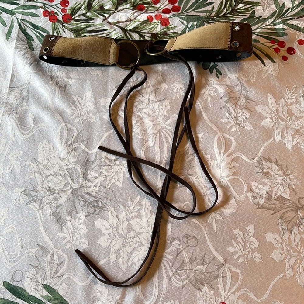 Small lace up leather belt